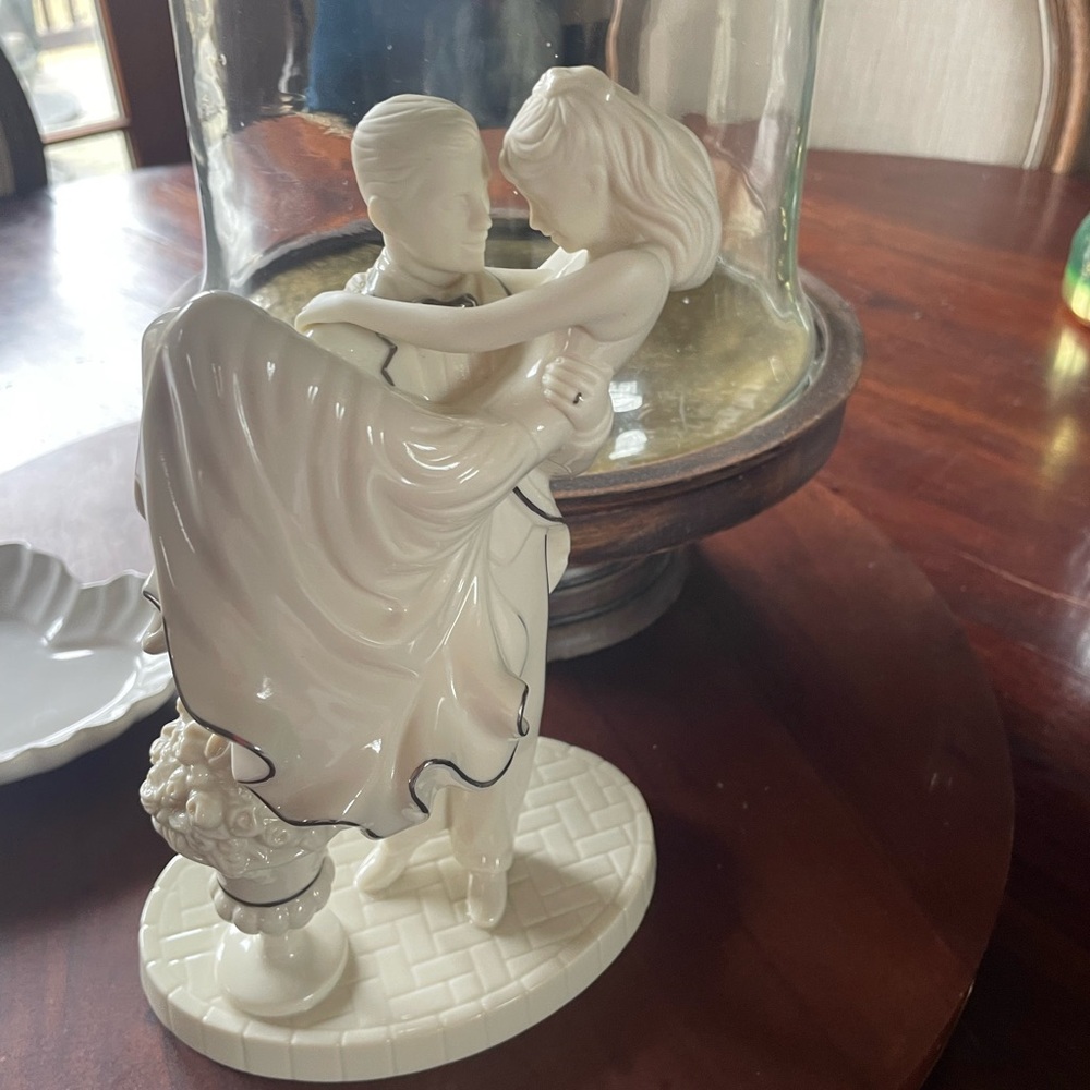 Lenox Wedding Promises Collection🕊️
Cake Topper